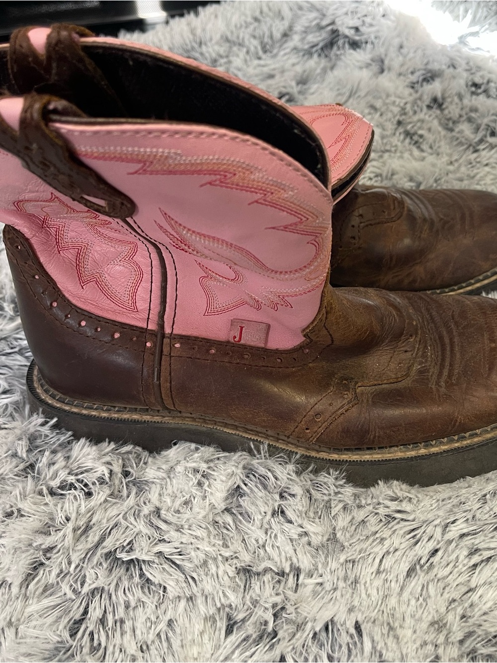Justin Boots Brown Leather cowgirl gypsy Boot with Pink Embroidered Shaft - Picture 2 of 6